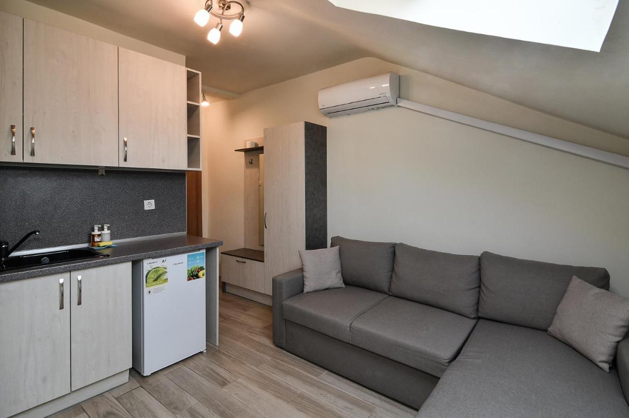 Small Studio On Budget In The Heart Of City Varna Eksteriør billede